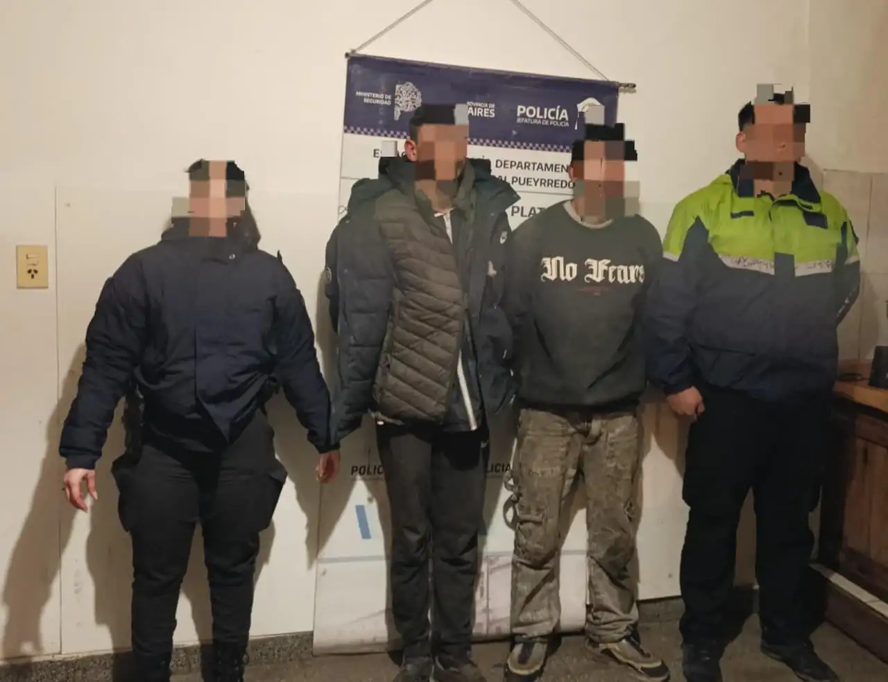 Todo comenzó cerca de las 4.30, cuando un llamado al 911 alertó que había personas dentro del predio.