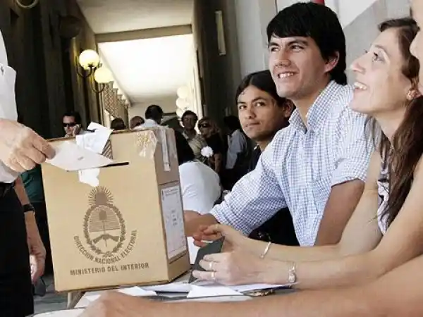 Elecciones: hay 750 mil jóvenes de 16 habilitados para votar en octubre