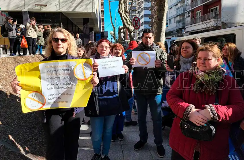 Discapacidad en emergencia: "No queremos dejar de atender a los chicos, pero esto es insostenible"