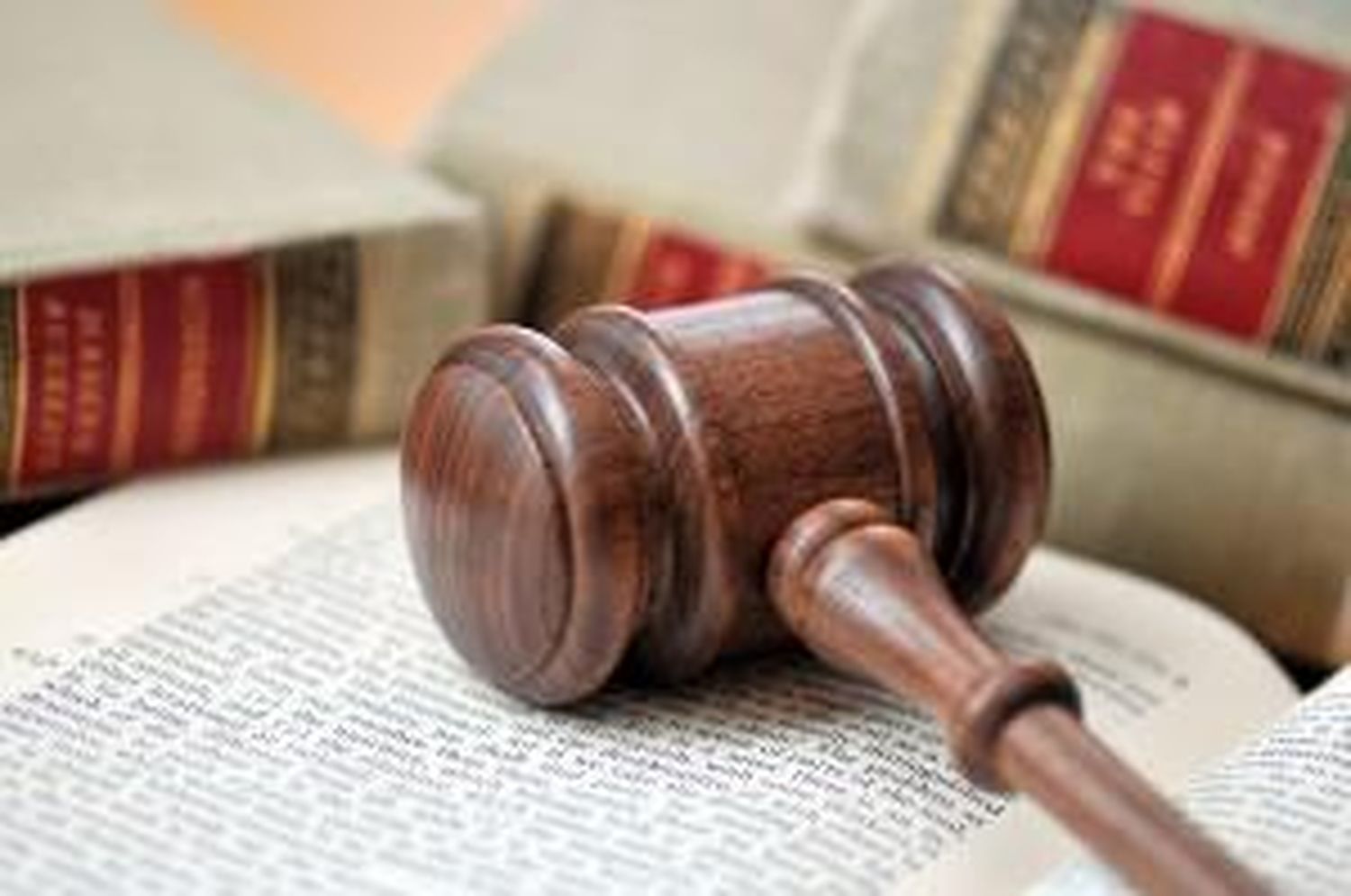 Quieren incorporar al Código penal el juicio en ausencia para delitos de lesa humanidad