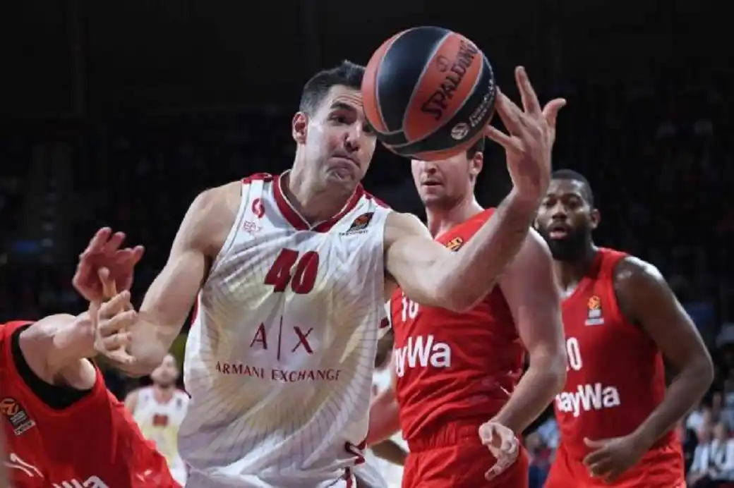 Muy buen debut de Scola pese a la derrota de su equipo en la Euroliga