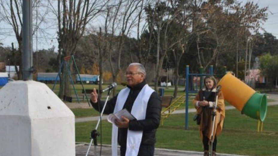 ¡SE LOS PRESTÓ UNA ABUELITA DE 90 AÑOS! En Argentina buscan a un cura venezolano que desapareció con 20.000 dólares