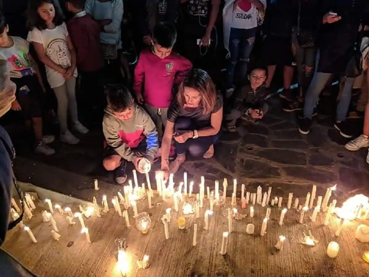 Vecinos de Villa Gesell se manifestaron frente al boliche donde mataron a Fernando