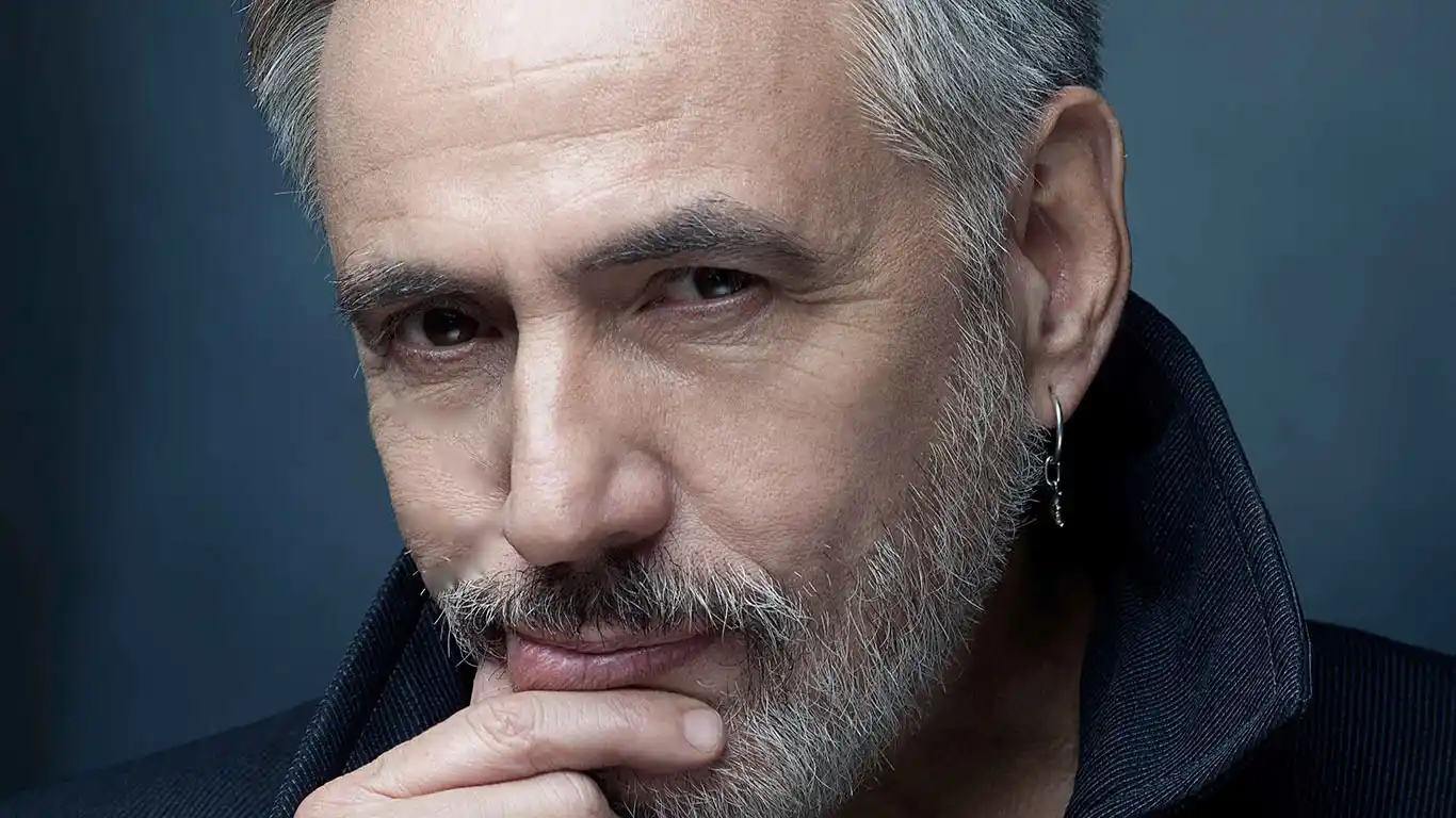 "¡Queremos vivir en paz!” afirmo el cantante.