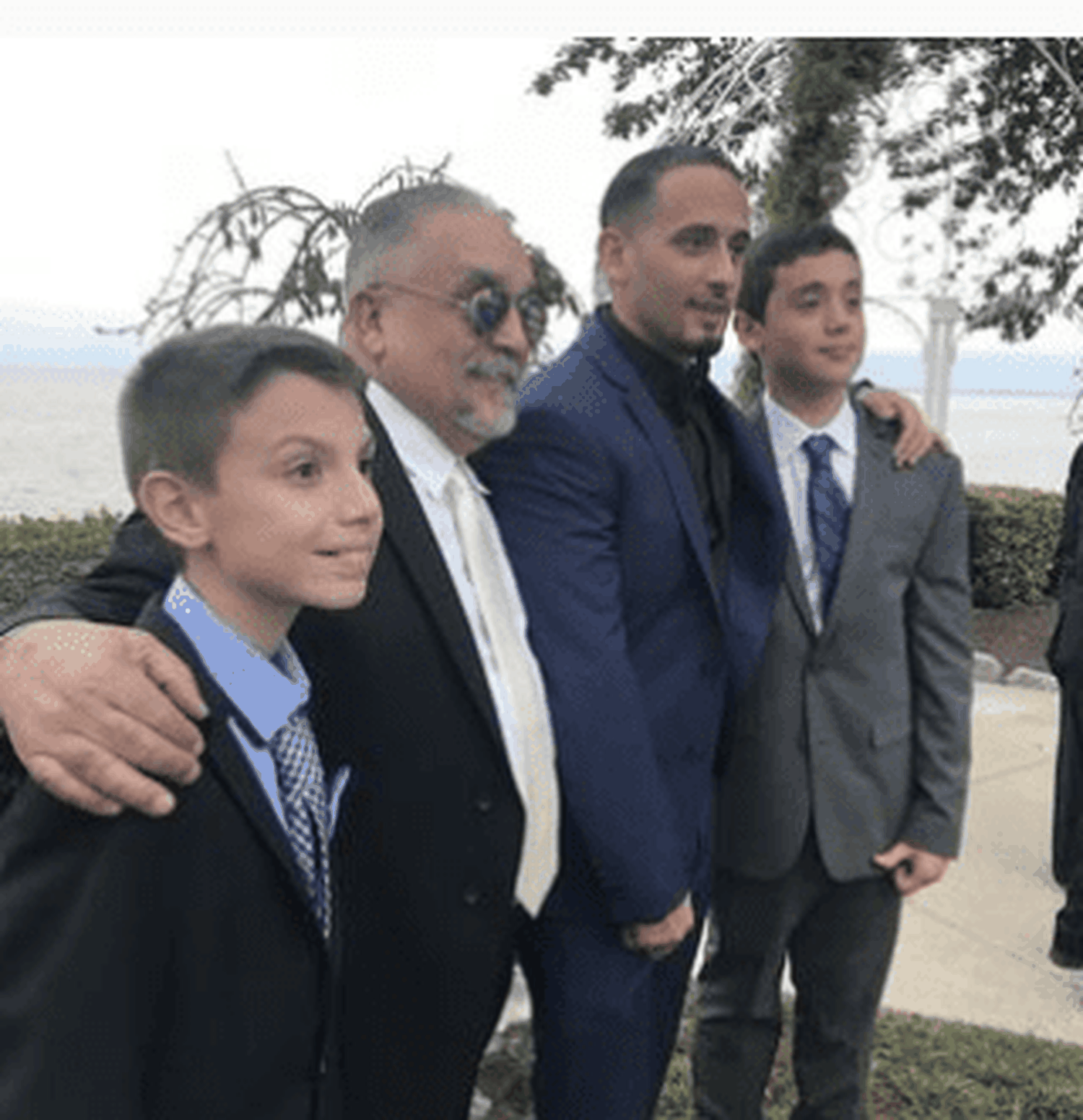 Willie Colón con su hijo y nietos. Foto Instagram