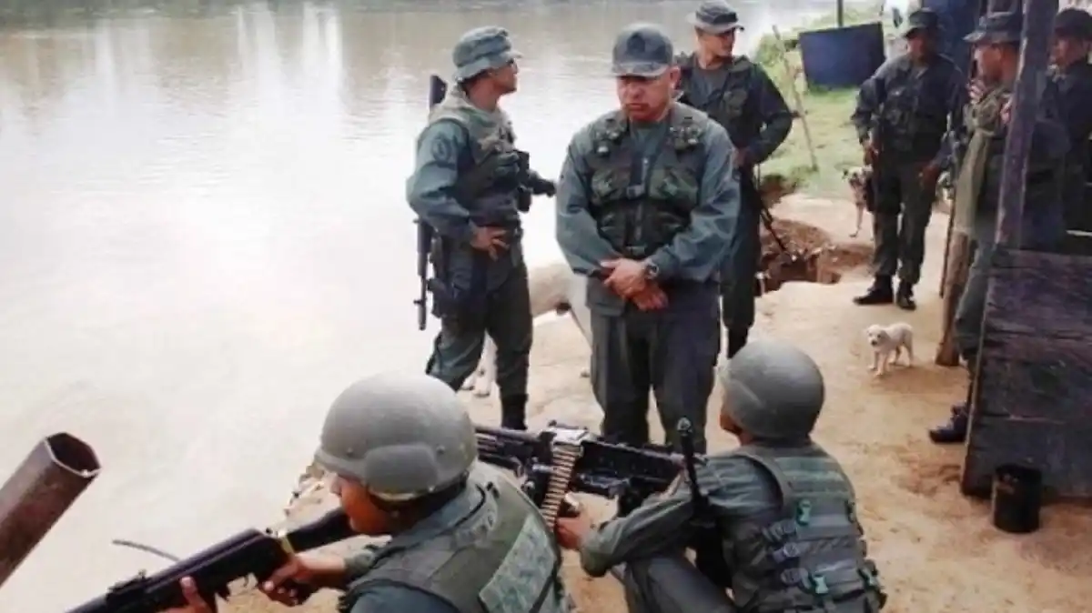 ¿COMPLICIDAD? Robaron 31 fusiles AK-103 de Base de Infantería de la Armada en Punto Fijo