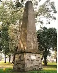 Monumento homenaje a Don Tomás de Rocamora inaugurado en 1953