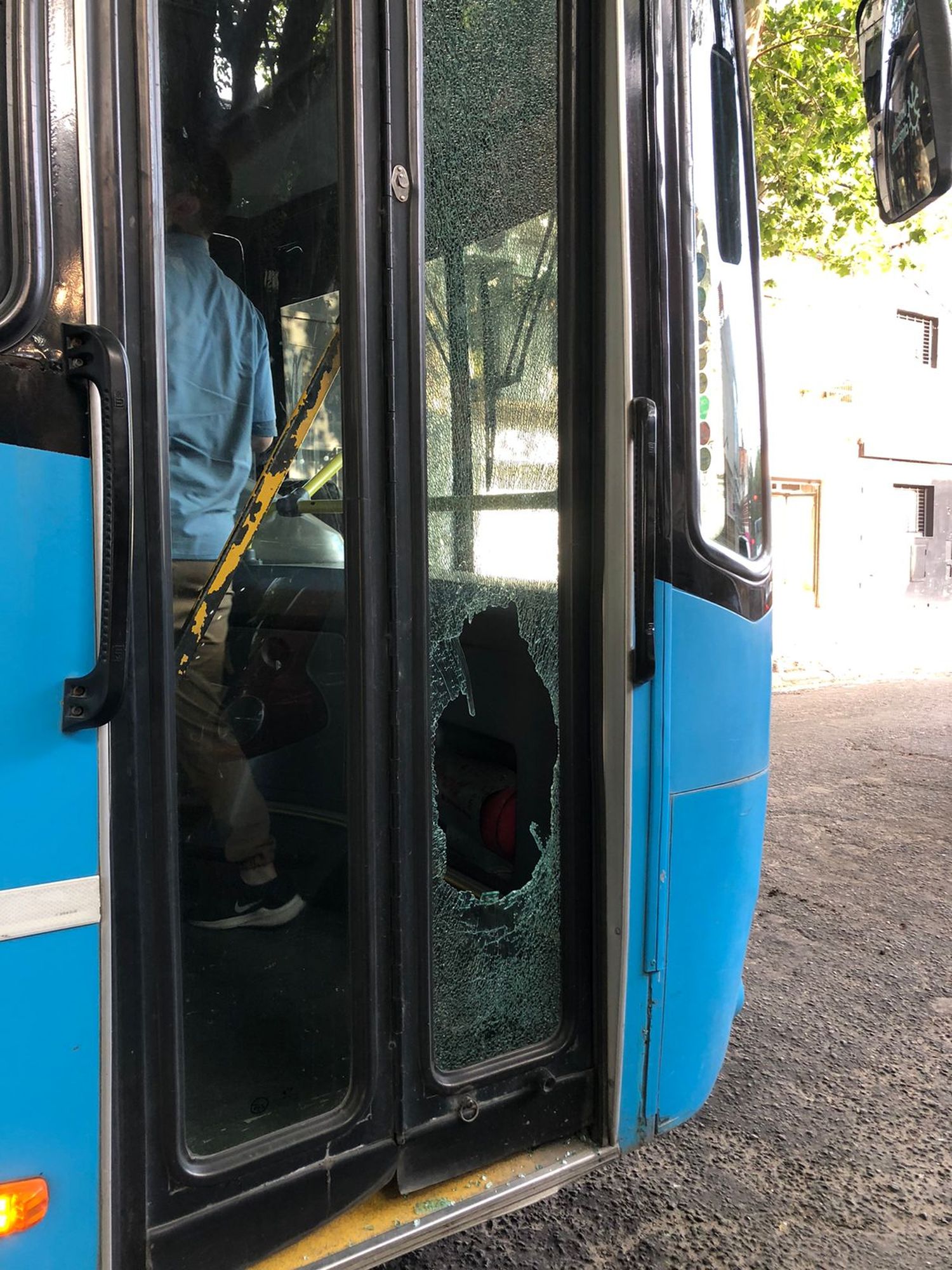 Detuvieron a un hombre en Cafferata y Presidente Perón por agresión y destrozos dentro de un colectivo