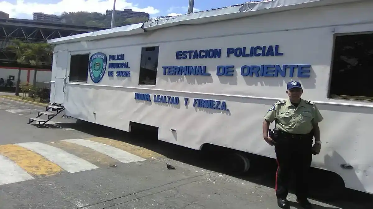 ¡LA CONTACTARON POR FACEBOOK! RESCATAN A MENOR DE EDAD que iba rumbo a una posible trata de personas