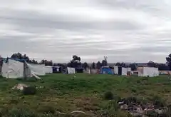 Toma en La Movediza: Lunghi recibió a la familia propietaria del lote