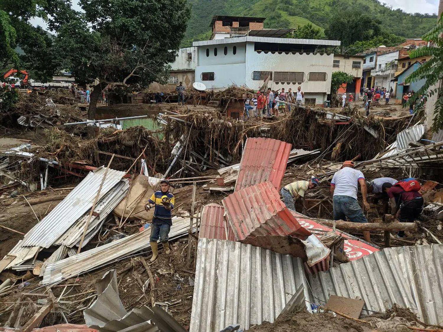 Destrucción, tragedia y dolor: vecinos de Las Tejerías buscan desconsoladamente a familiares y amigos (+Videos)