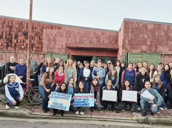A 18 días del temporal, profesorados que funcionan en la Escuela Nº 17 reclaman respuestas por las condiciones edilicias