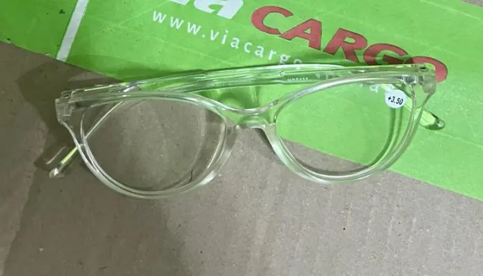 Lentes olvidados en Vía Cargo