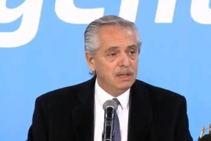 Alberto Fernández denunció a Milei y Marra por sus dichos contra el peso  