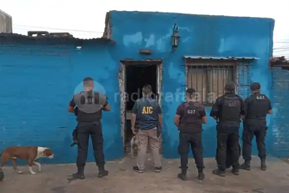 Tres allanamientos simultáneos y un hombre detenido por el robo de una moto en la ciudad de Santa Fe