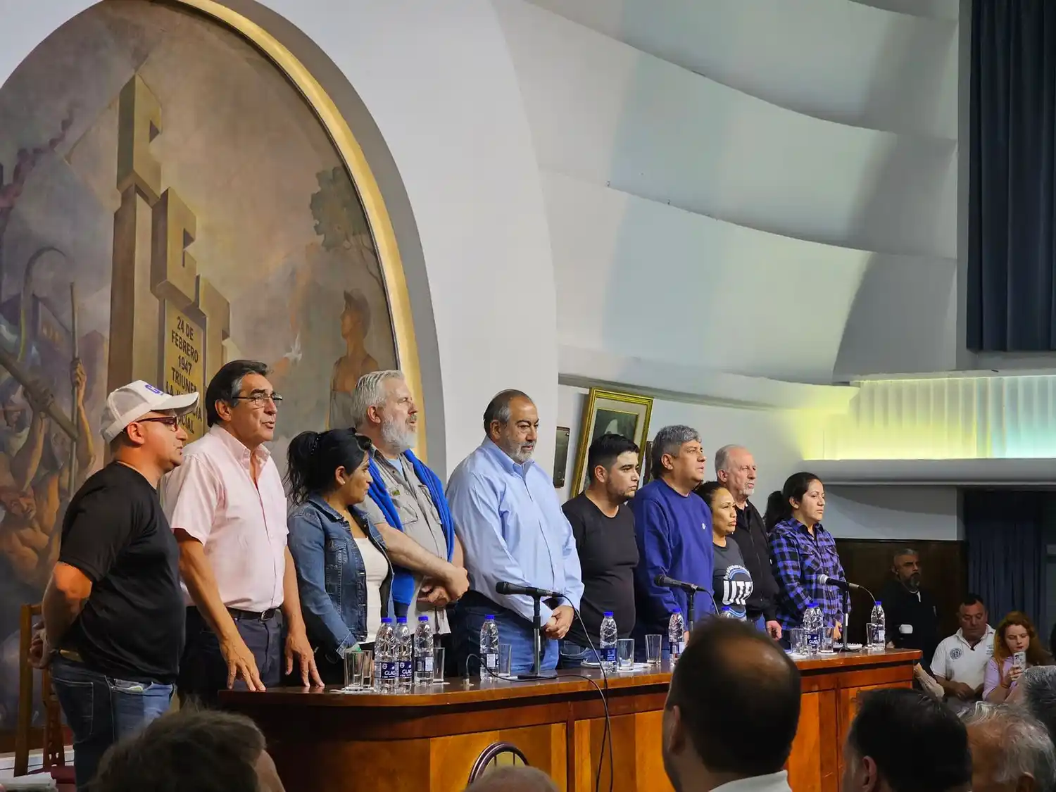 La CGT y organizaciones sociales le advierten a Javier Milei con “salir a la calle”