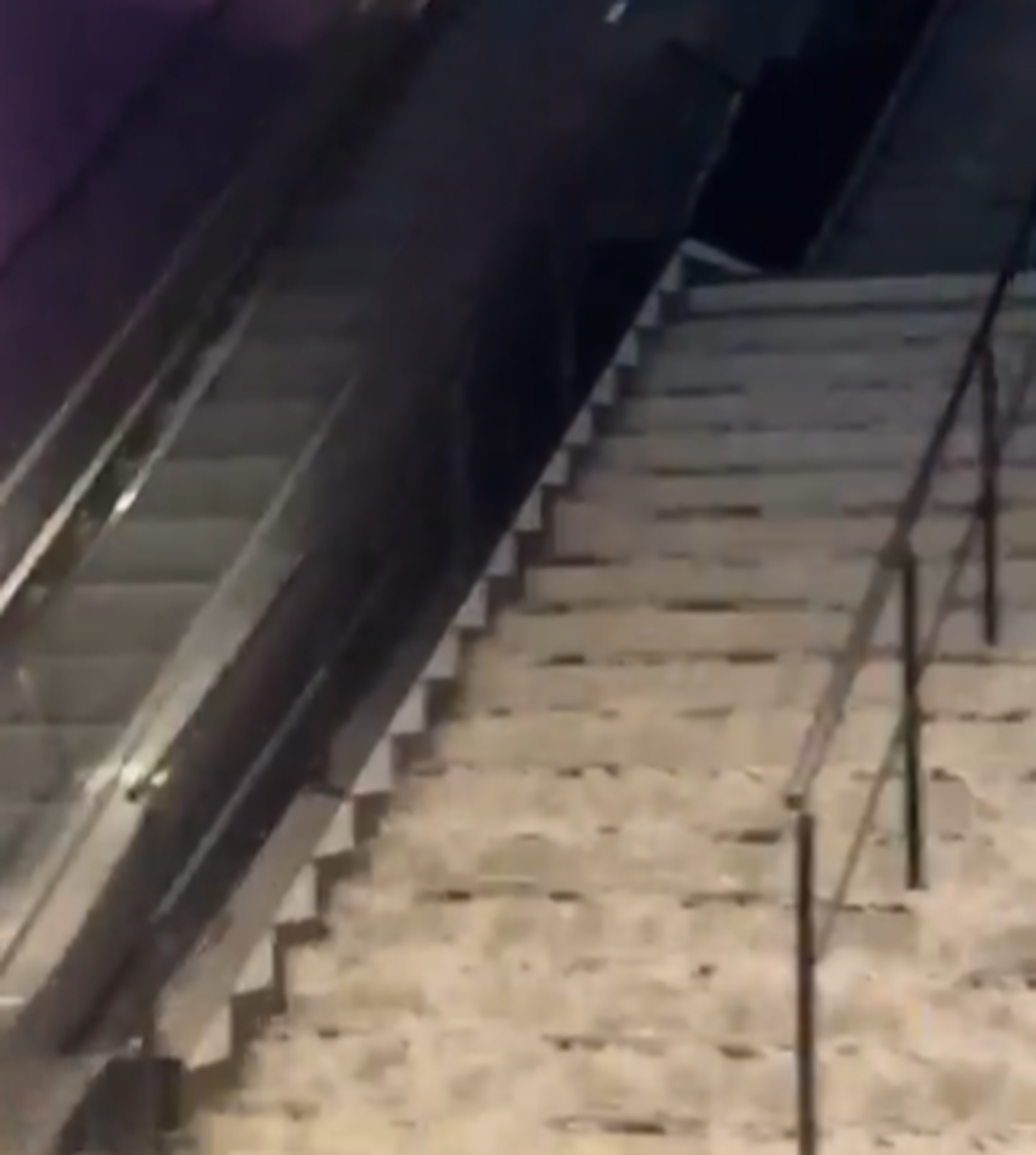La escalera totalmente inundada
