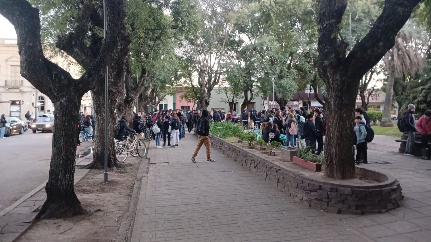Otra amenaza de bomba: evacuaron la escuela Normal
