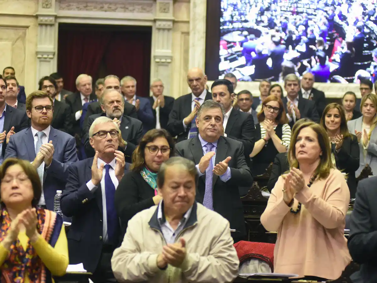 Rindieron un emotivo homenaje a Héctor Olivares en el recinto de Diputados