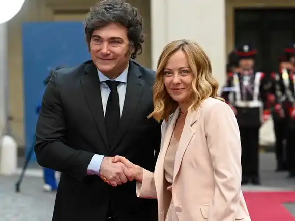 Milei selló un acuerdo estratégico con Meloni y se prepara para su primer encuentro con el papa León XIV