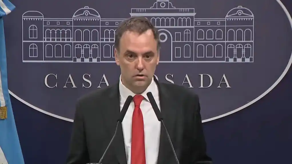 “Sin AFIP, sin INADI y sin ningún otro organismo que cersene la libertad de la gente de bien”, dijo.