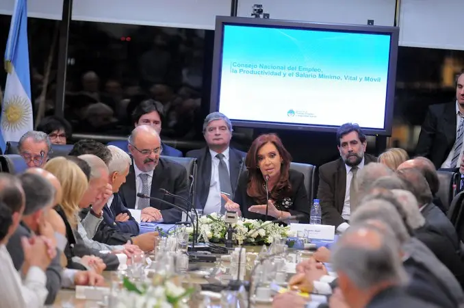 Oficializaron el aumento del salario mínimo vital y móvil en 2 cuotas