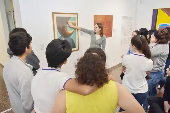 Visitas guiadas para estudiantes y público en general