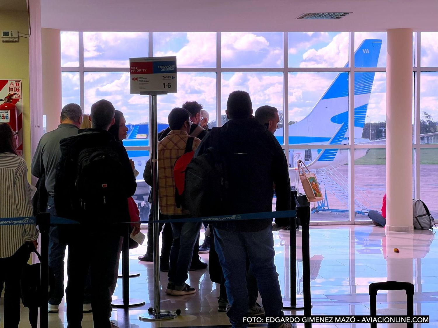 Desde el mediodía no habrá vuelos de Aerolíneas Argentinas en Ezeiza y Aeroparque por paro de pilotos y tripulantes de cabina