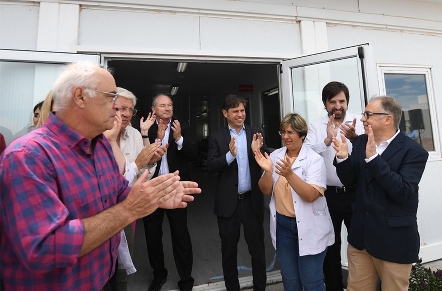 Kicillof puso en funcionamiento la Unidad de Refuerzo Sanitario Modular de Monte Hermoso