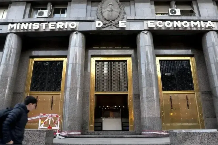 Modifican el presupuesto 2024: venta de bienes del Ejército y más fondos para la ANSES