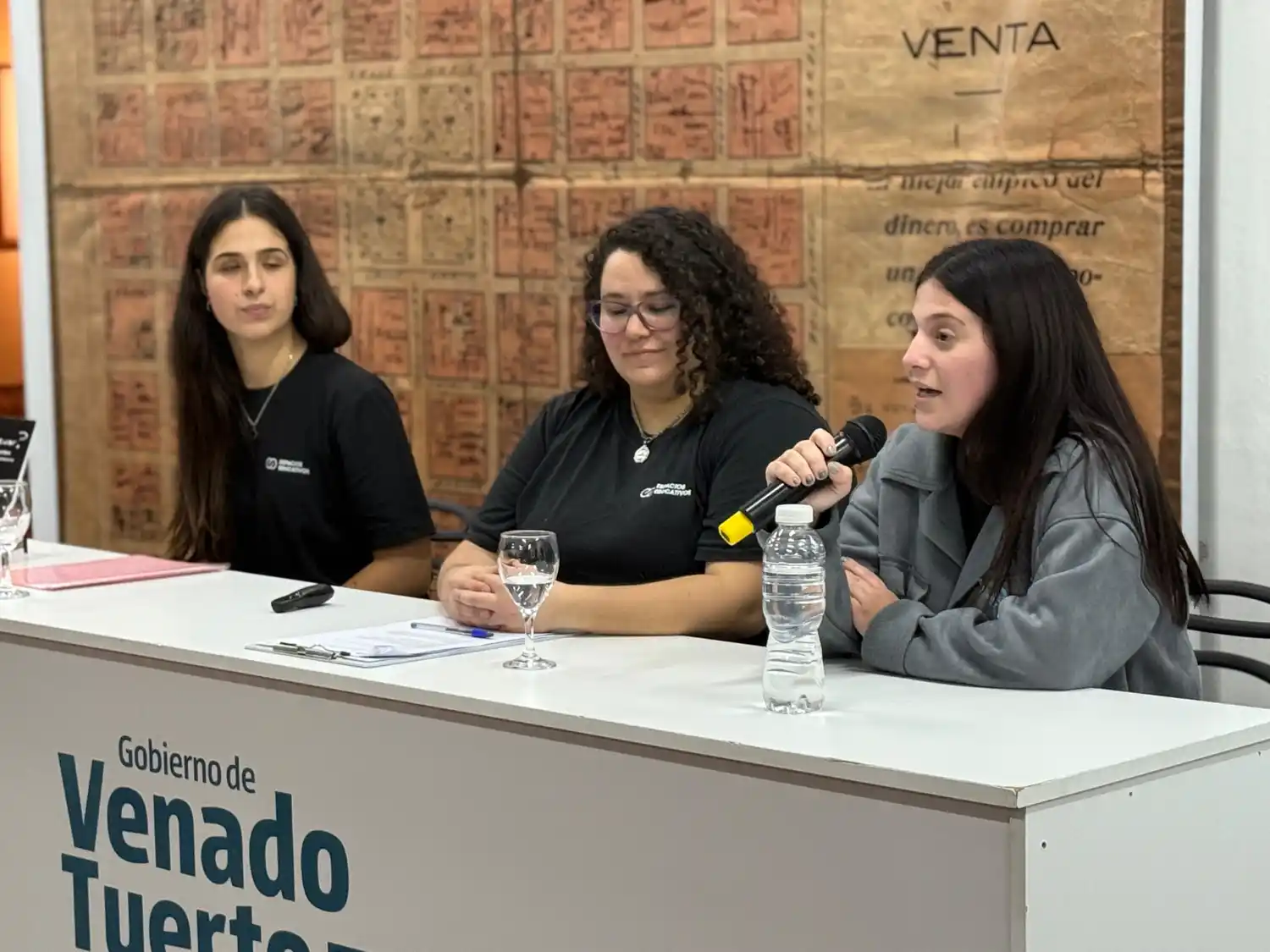 Integrantes de Espacios Educativos brindaron detalles sobre el libro "¿Podemos elegir cómo actuar?".