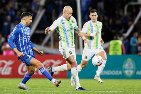 Aldosivi perdió un partido clave ante Godoy Cruz