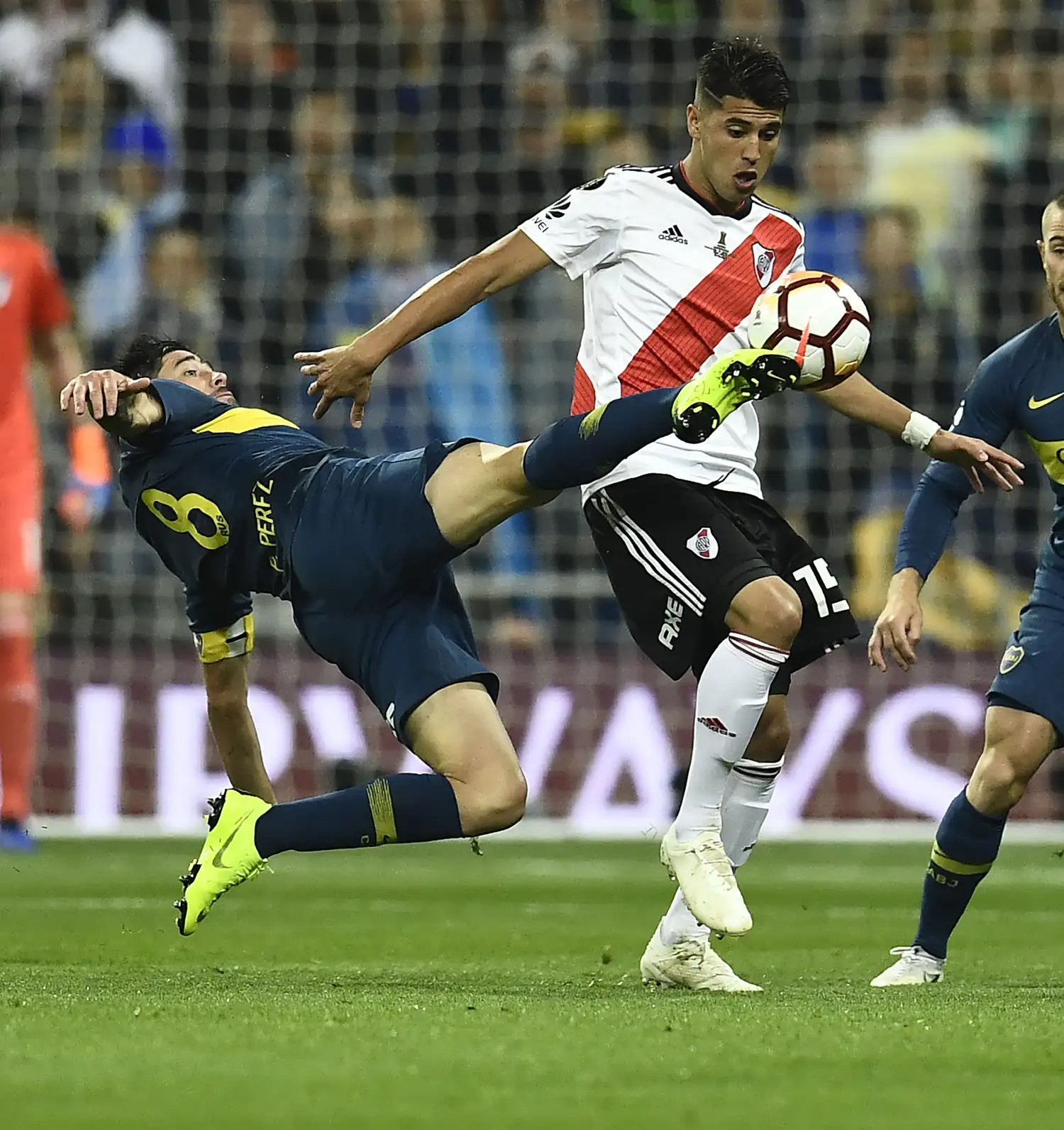 Real Madrid dejaría a Palacios hasta junio