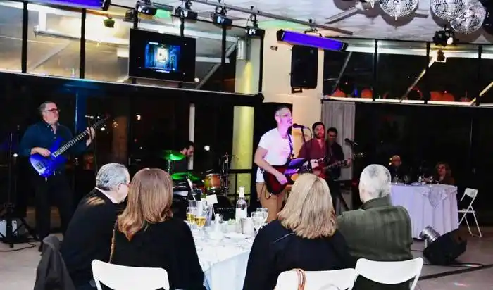 Los salones de fiesta reabrieron con un formato diferente