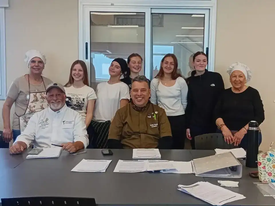 La evaluación de los platos estuvo a cargo de los jurados Ignacio Rayes y Emilio Juan Pardo, quienes tuvieron la tarea de seleccionar a los mejores exponentes de cada categoría.