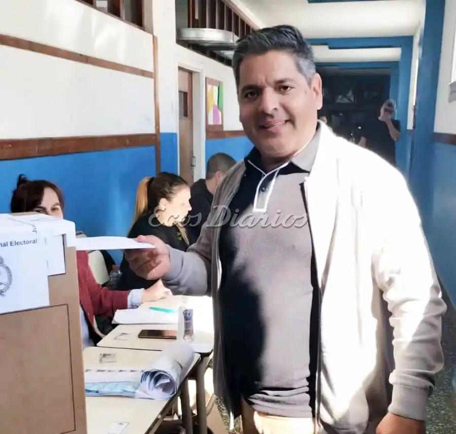 Feliz. Pablo Nosek, emitiendo su voto