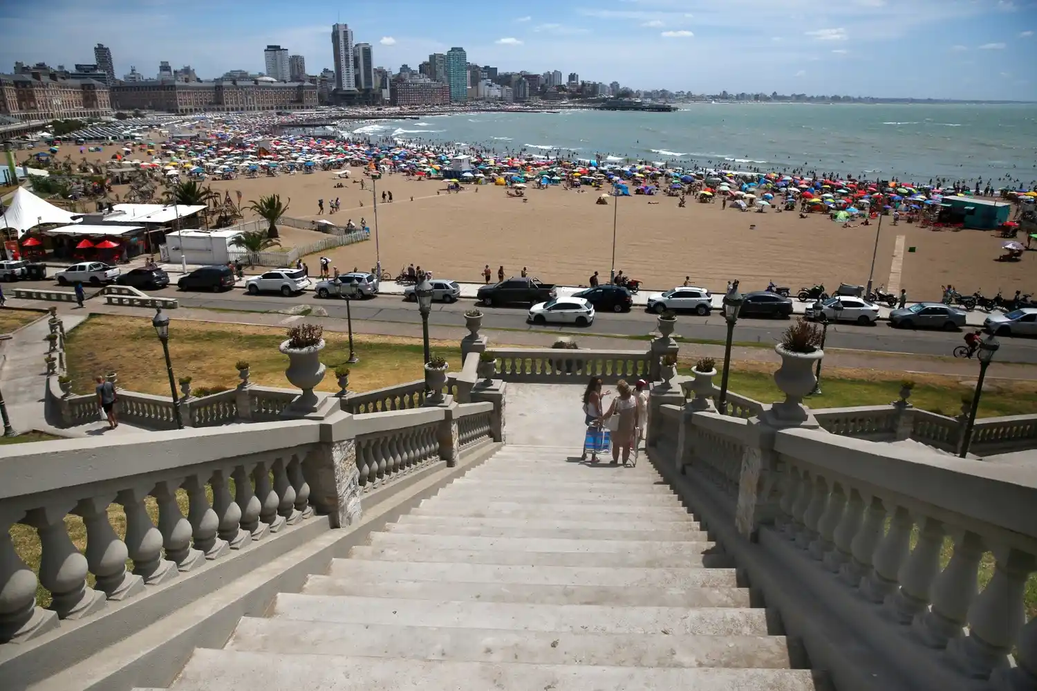Mar del Plata ofrece amplias playas y gran oferta cultural y gastronómica.
