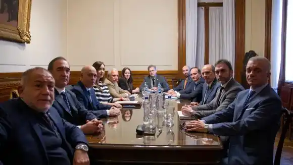 Ley Bases: ”Creo que hemos llegado a un consenso”, aseguró Francos luego de reunirse con los bloques opositores