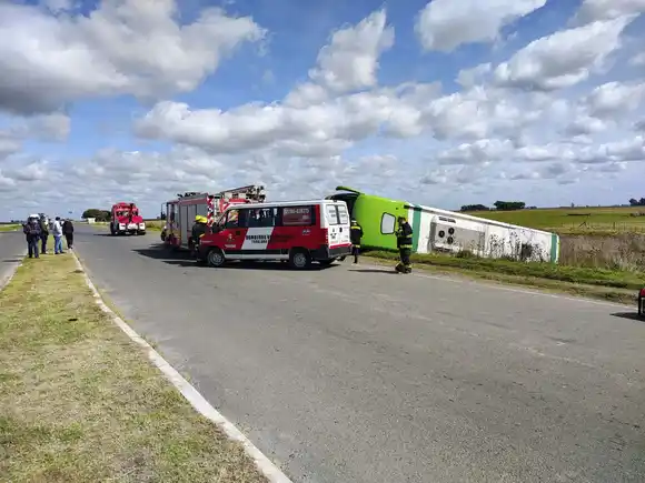 Tragedia en la Ruta 51 cerca de La Madrid: detuvieron al chofer del micro que volcó y dejó cinco muertos