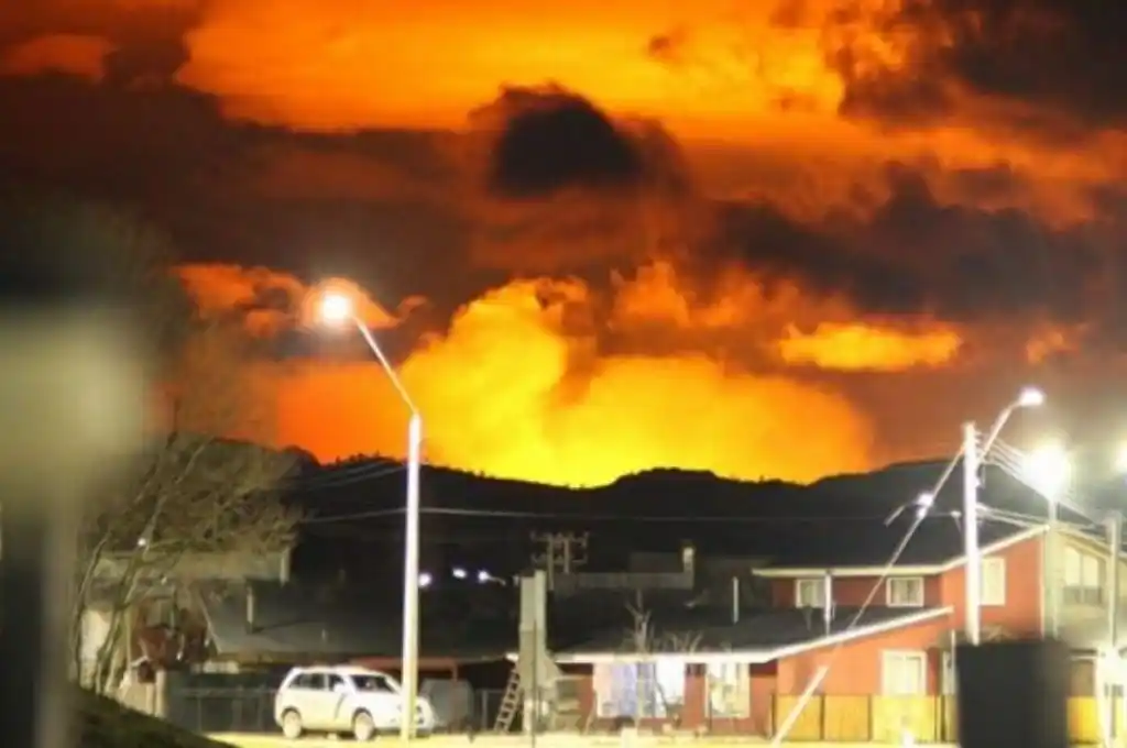 Incendio forestal en un Parque Nacional trasandino