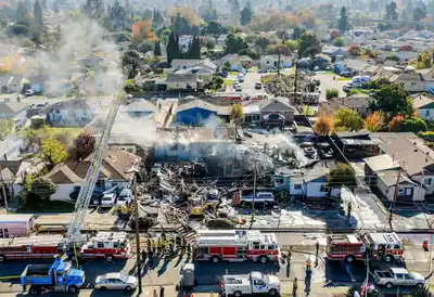 Impactante explosión en California: una casa voló por los aires y seis personas resultaron heridas