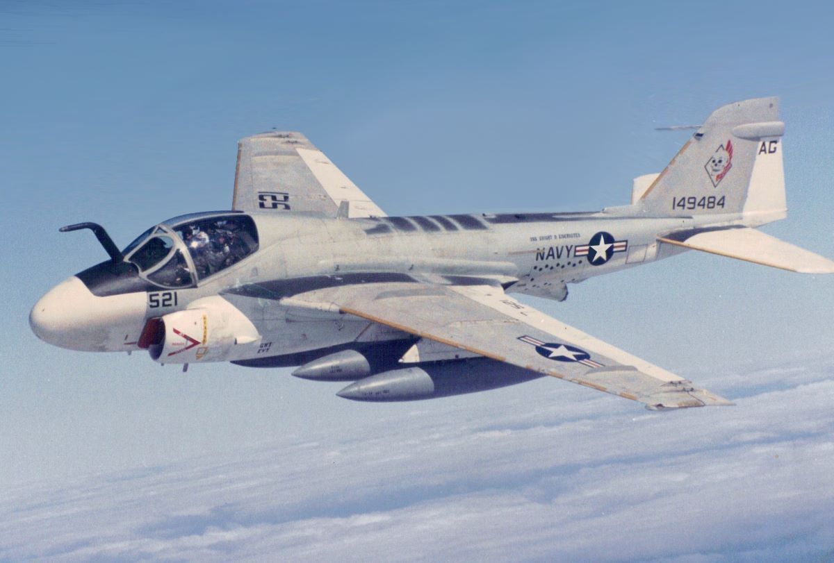El cazador incansable: a 65 años del primer vuelo del Grumman A-6 Intruder