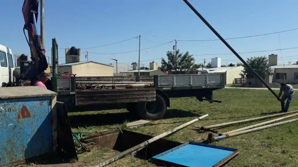 Cambian bomba de agua