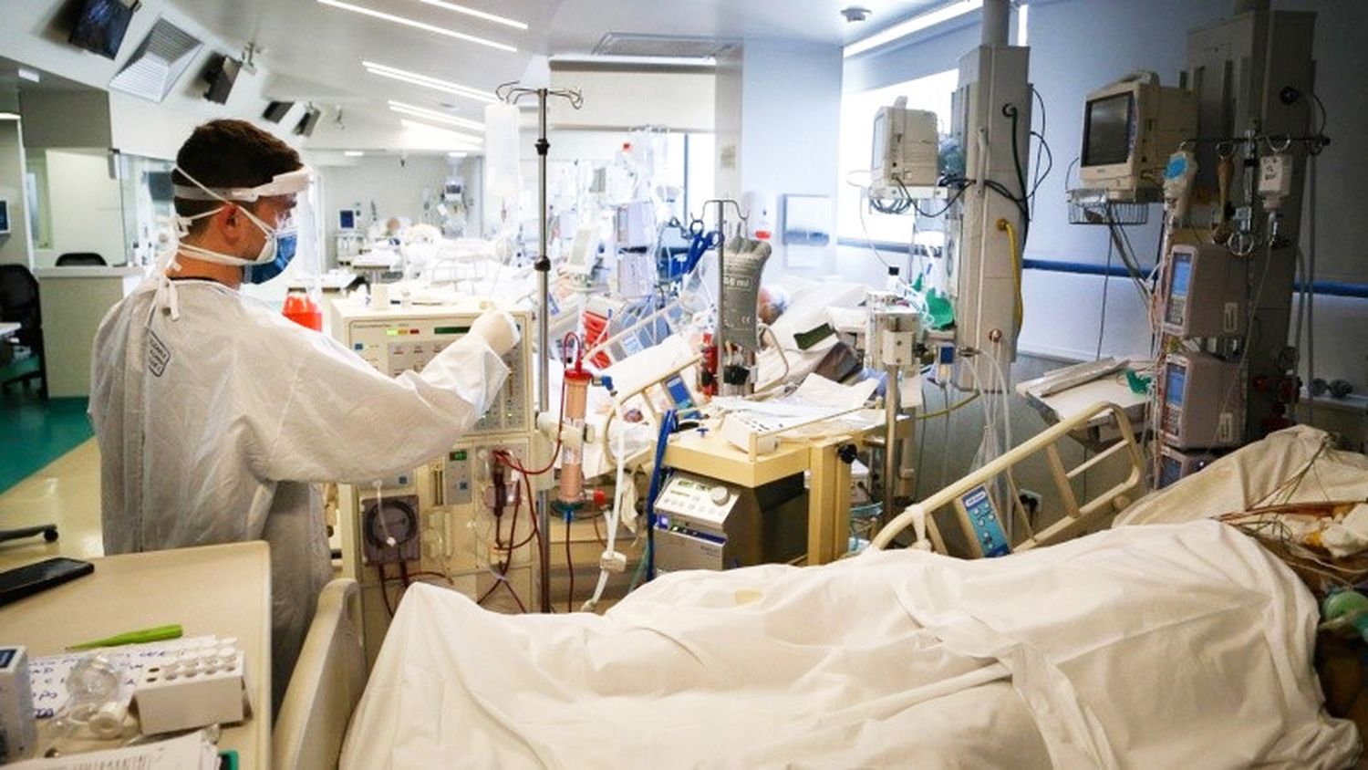 Desde la Sociedad de Terapia Intensiva advirtieron que el sistema "colapsará"