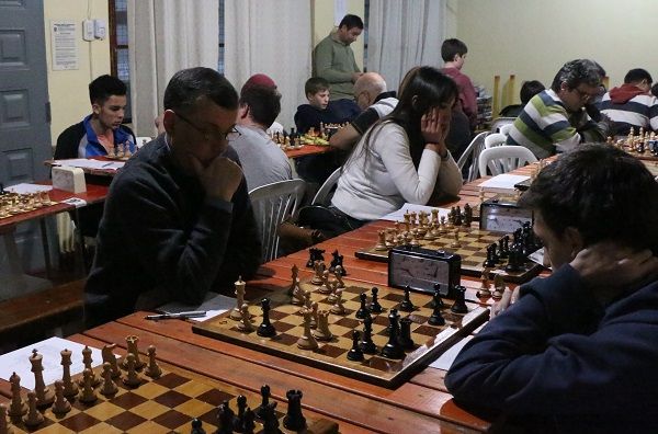 Hay cinco punteros tras la tercera ronda del Oficial de Tercera