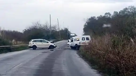 Accidente fatal: dos vehículos chocaron de frente sobre el puente de Vicente Casares