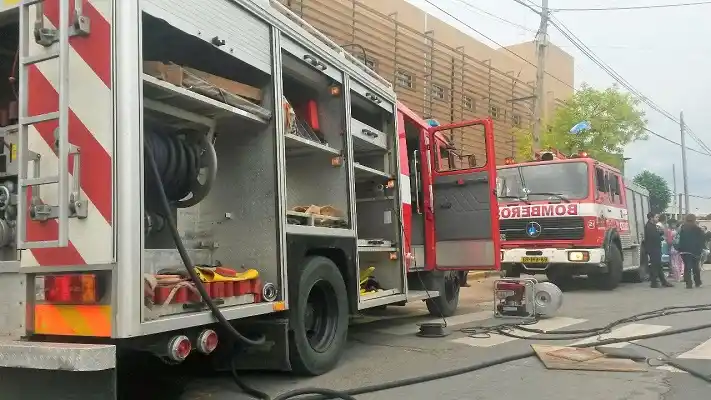 Tres bebés hospitalizados al incendiarse su casa en un campo
