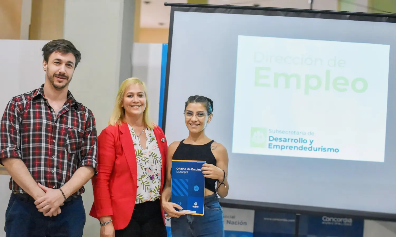 Continúa la entrega de microcréditos para emprendedores locales