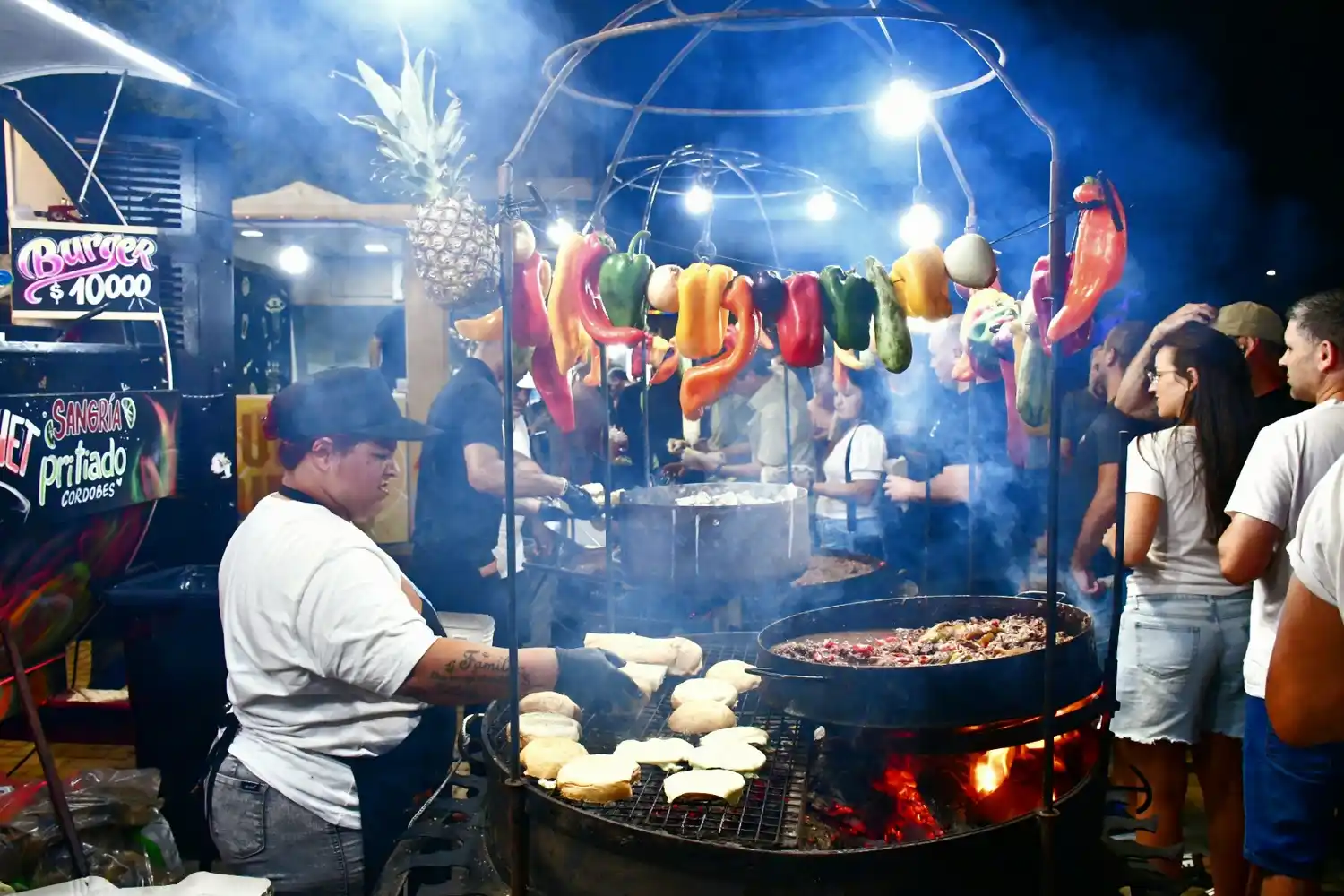 La Peatonal y su paseo gastronómico tuvieron otra noche convocante.