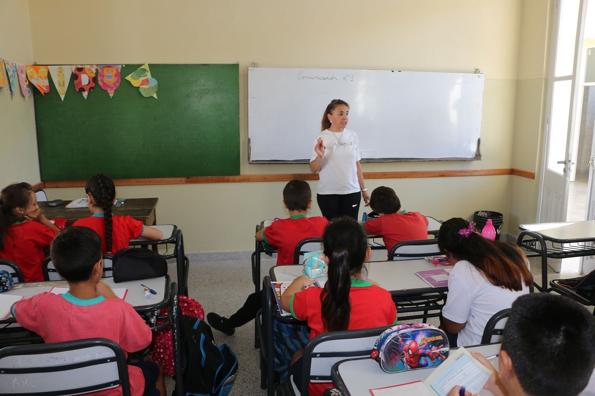 Después de tres días de paro, finalmente comenzaron las clases en la ciudad